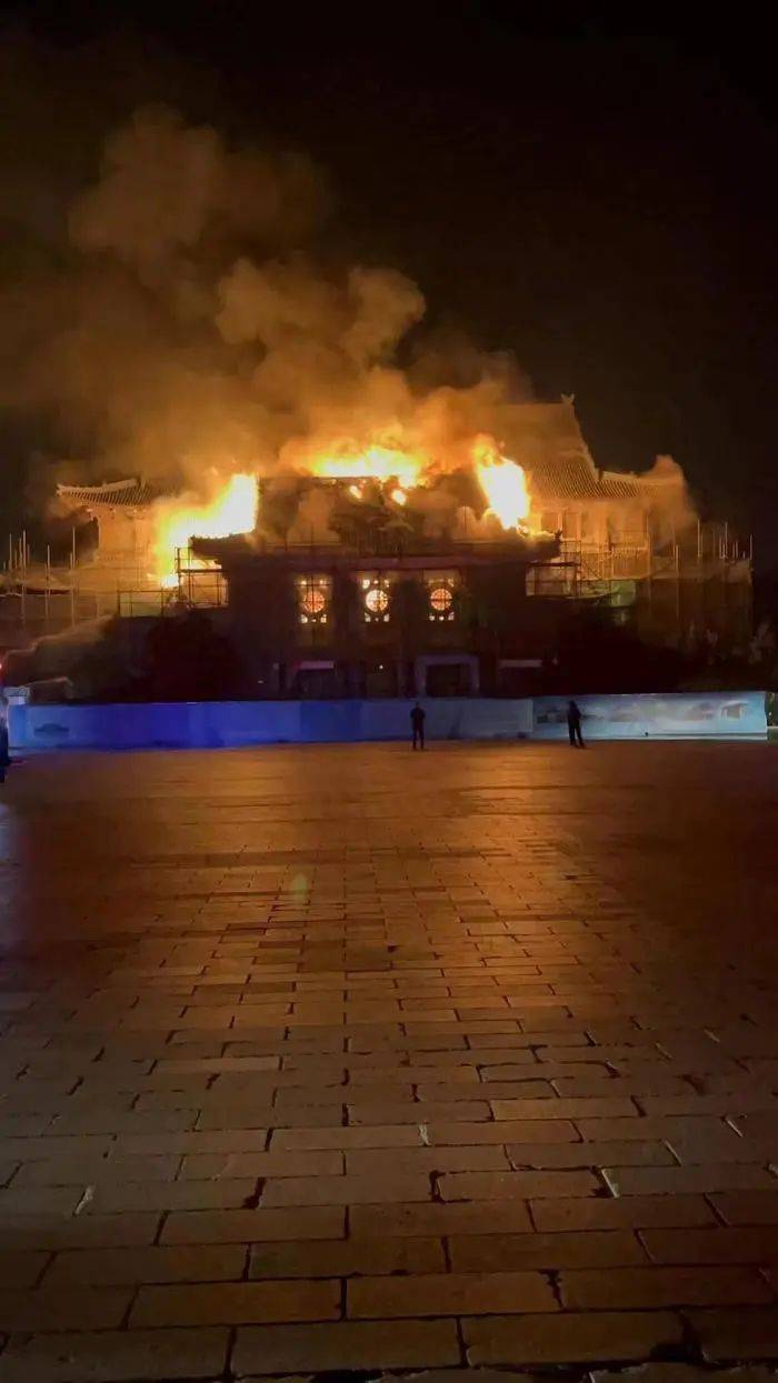 河南大学大礼堂深夜突发大火，系全国重点文物保护单位