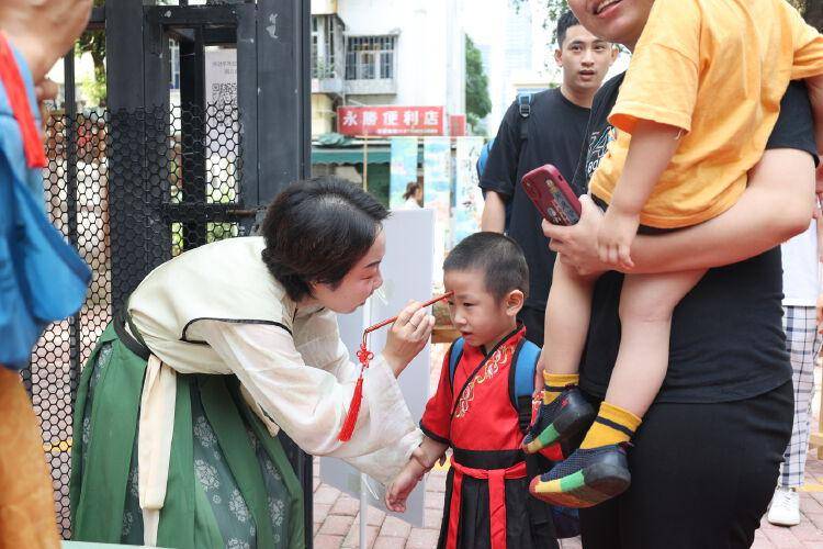 开学季|华强职校附属幼儿园、梅丽小学附属幼儿园、华新小学附属幼儿园开启欢乐新学期！