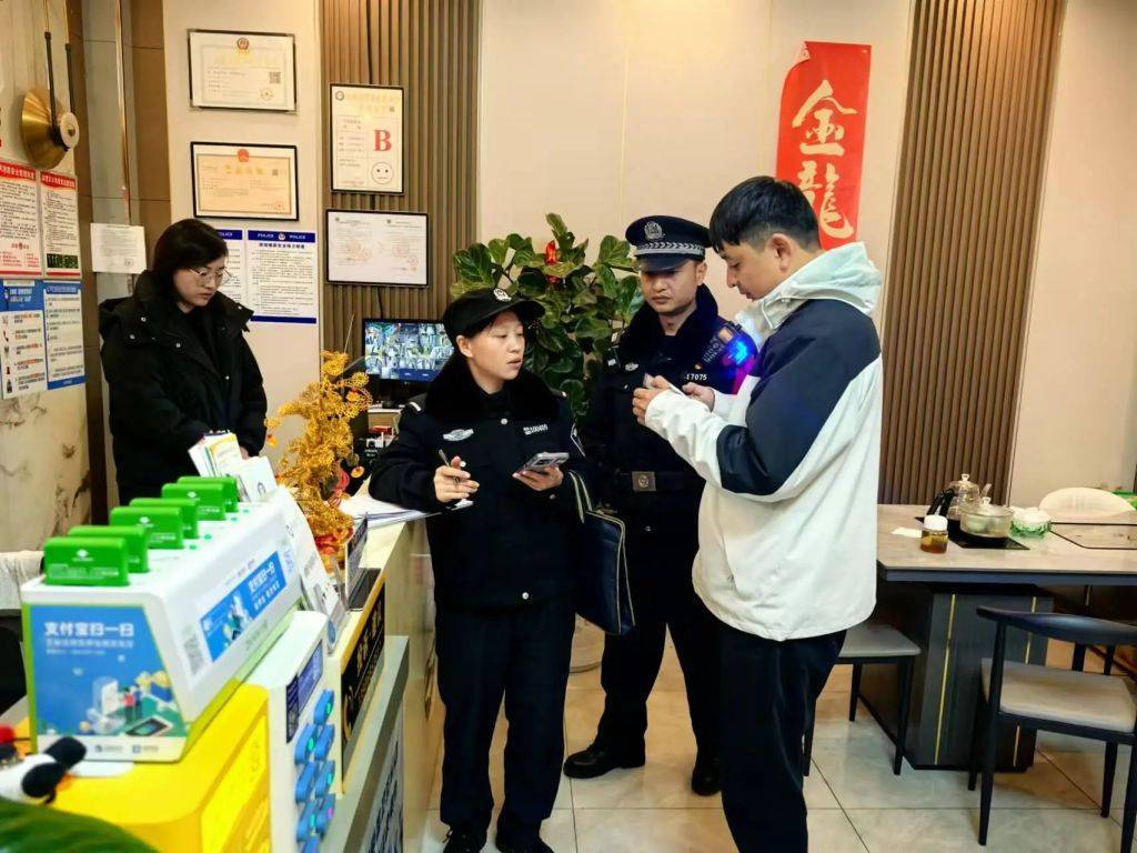 昆明出动两千余名警力检查重点区域，整改115个问题隐患